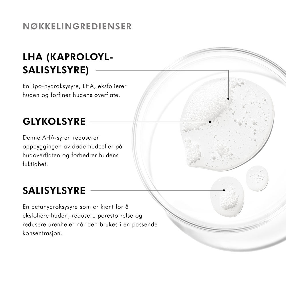 Kvinne holder Blemish + Age Cleanser